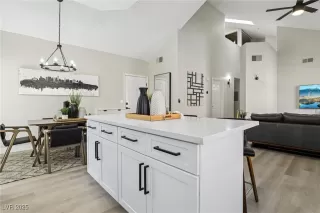 Photo #2: 2723593 Listing 