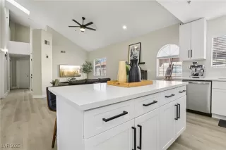 Photo #3: 2723593 Listing 