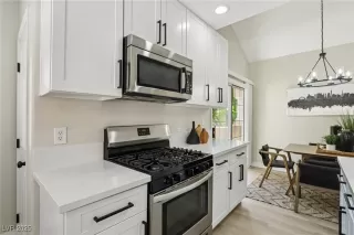 Photo #4: 2723593 Listing 