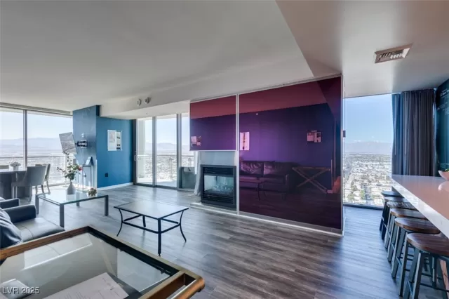 MLS: 2723628 Condo For Sale