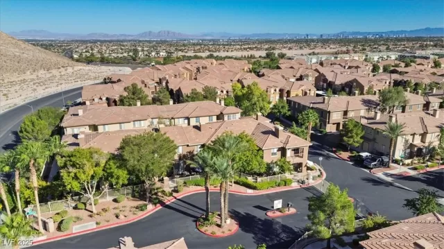 MLS: 2723637 Condo For Sale