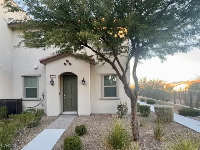 MLS: 2723655 Condo For Sale