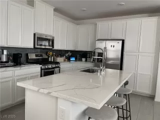 Photo #4: 2723655 Listing