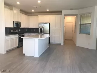 Photo #6: 2723655 Listing