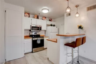 More Details about MLS # 2723657 : 1361 EAST UNIVERSITY AVENUE 111