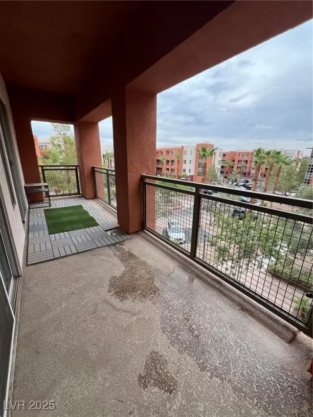 MLS: 2723662 Condo For Sale