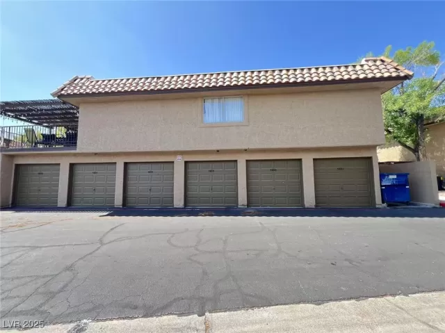 MLS: 2723678 Condo For Sale