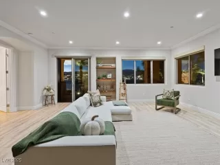 Browse active condo listings in MANTOVA
