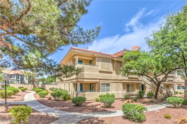 MLS: 2723723 Condo For Sale