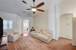 Photo #3: 2723794 Listing