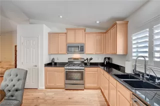 Photo #5: 2723794 Listing