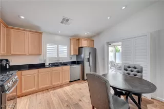 Photo #6: 2723794 Listing