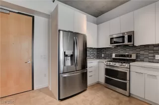 Photo #2: 2723808 Listing 