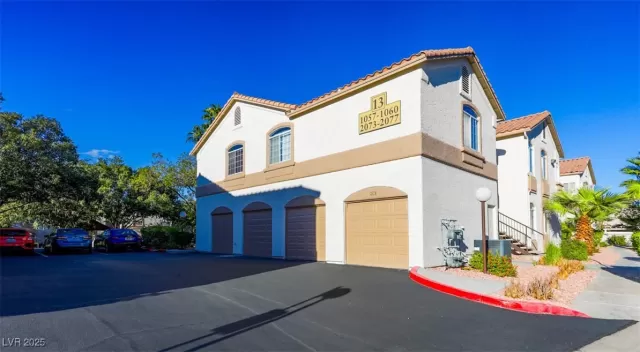 MLS: 2723834 Condo For Sale