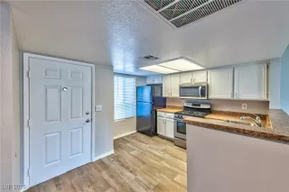 Photo #2: 2723838 Listing 