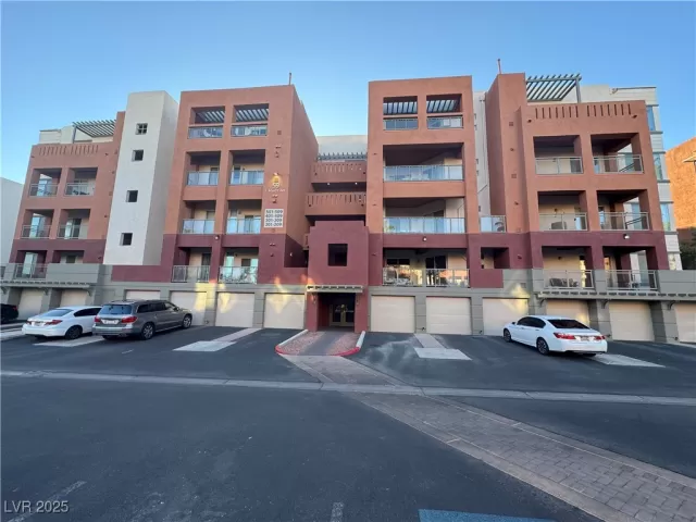 MLS: 2723840 Condo For Sale