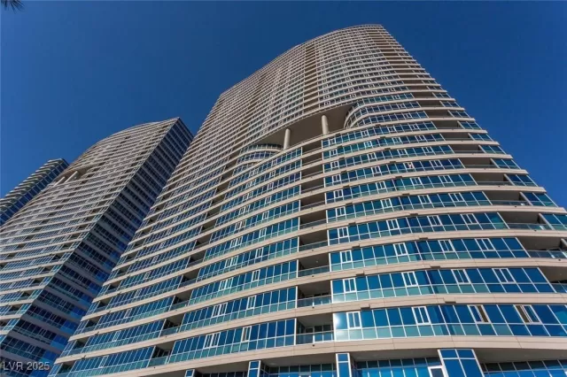 MLS: 2723856 Condo For Sale
