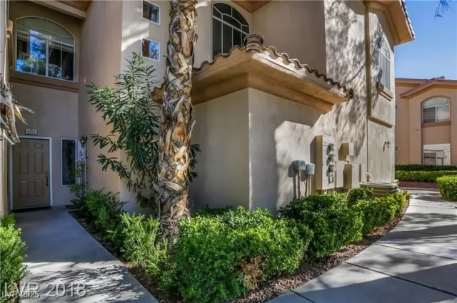 MLS: 2723864 Condo For Sale