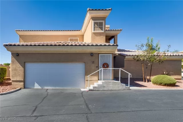 MLS: 2723886 Condo For Sale