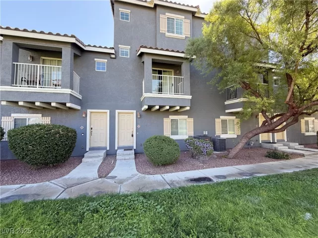 MLS: 2723928 Condo For Sale