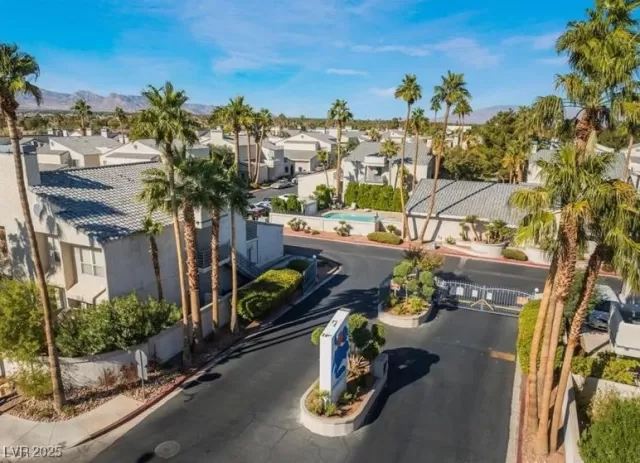 MLS: 2723933 Condo For Sale