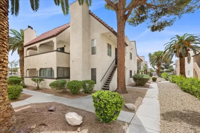 MLS: 2723938 Condo For Sale