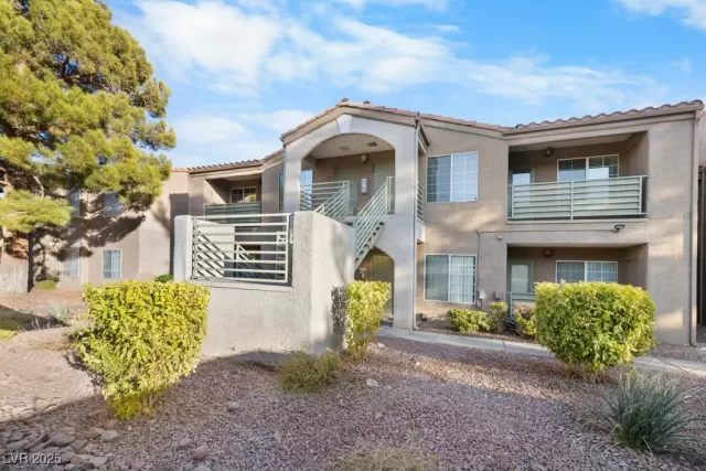 MLS: 2723961 Condo For Sale