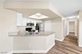 Photo #4: 2724000 Listing 