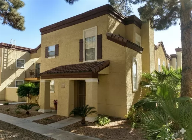 MLS: 2724042 Condo For Sale