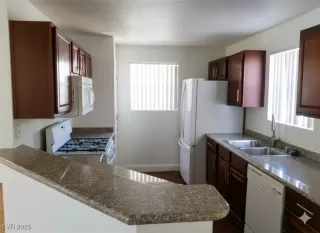 Photo #5: 2724042 Listing 