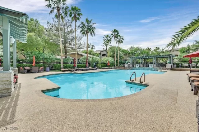 MLS: 2724043 Condo For Sale