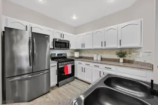 Photo #2: 2724043 Listing 