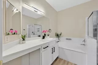 Photo #4: 2724043 Listing 