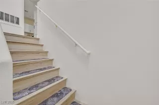 Photo #5: 2724043 Listing 