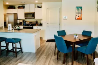 Photo #4: 2724070 Listing