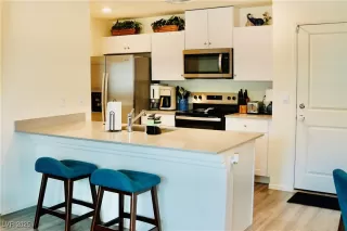 Photo #5: 2724070 Listing