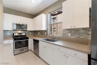 Photo #1: 2724086 Listing 