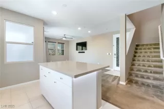 Photo #4: 2724086 Listing 
