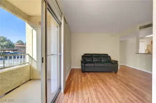 Photo #4: 2724111 Listing 