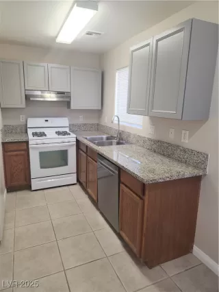 Photo #4: 2724129 Listing 