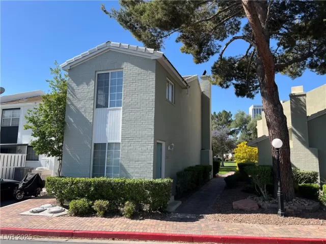 MLS: 2724163 Condo For Sale