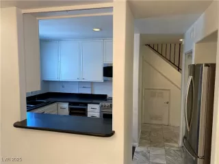 Photo #4: 2724163 Listing 