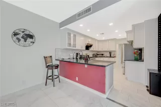 Photo #6: 2724177 Listing 