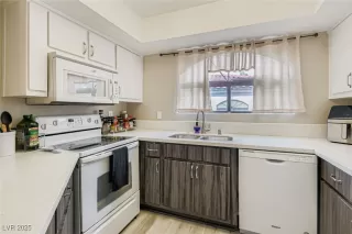 Photo #4: 2724181 Listing