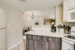 Photo #5: 2724181 Listing