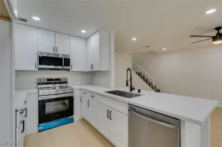 Photo #2: 2724200 Listing 