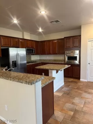 Photo #5: 2724202 Listing 