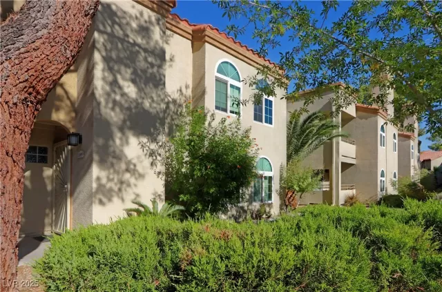 MLS: 2724243 Condo For Sale