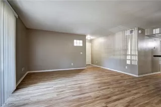 Photo #4: 2724243 Listing