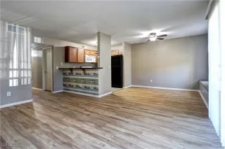 Photo #5: 2724243 Listing